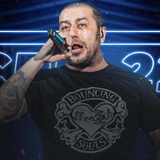 Na imagem o vocalista da Banda CPM22 Fernando Badaui.