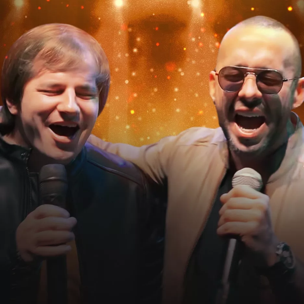Na imagem, Diego Granadé e Nahuel Pennisi cantam com um microfone na mão.