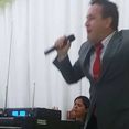 cantor JuniorLuiz e banda