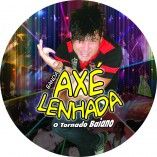Banda Axe lenhada o tornado