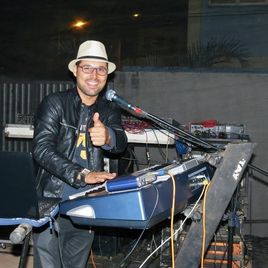 Imagem de J B NAS TECLAS PROGRAMACOES