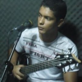 Imagem de Matheus(baixo e vocal)