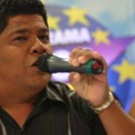 Imagem de adriano vocalista