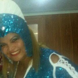 Imagem de VANESSA AJALLA (CANTORA OFICIAL DA BANDA)