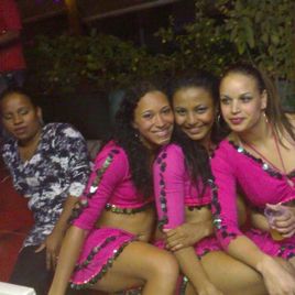 Imagem de Adriana, Bombom e Monique