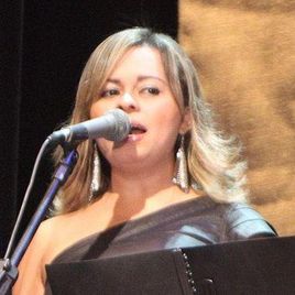 Imagem de Débora Queiroz 