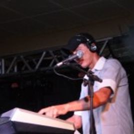 Imagem de beu teclado e voz
