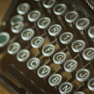 Minipod 327: Como usar a norma culta em seus textos literários