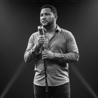 Imagen del artista Alexandro Almeida