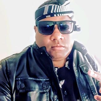 Foto da capa: PARADO NA ESQUINA