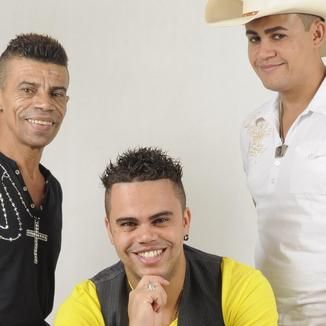 Foto da capa: Trio Granah ao vivo no Zé Matuto