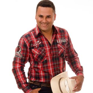 Foto da capa: Flávio Cowboy e Banda Comiva Forrozeira ao vivo