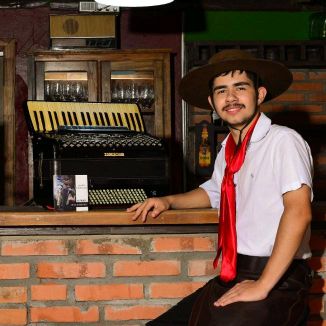 Foto da capa: Filho De Curitibanos Ao Vivo No Programa The Garpão