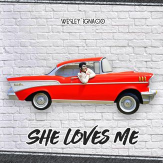 Foto da capa: She Loves Me