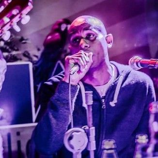 Foto da capa: A CAMINHADA