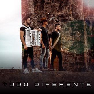 Foto da capa: TUDO DIFERENTE