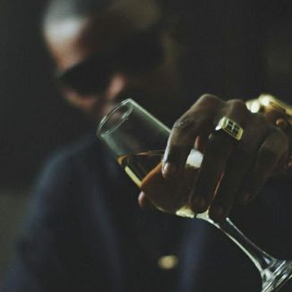 Foto da capa: Solteira Sim, Sozinha Nunca