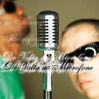 Foto da capa: De Volta ao Microfone