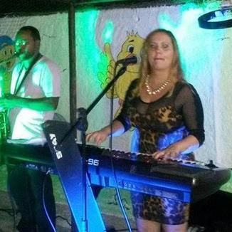 Foto da capa: PRA ARRASTA A CHINELA  NO SÃO JOÃO
