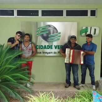 Foto da capa: chiquinho do forro e banda