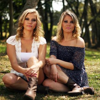 Foto da capa: Thayná e Thaynara