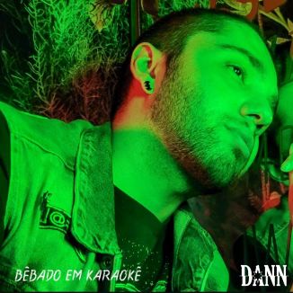 Foto da capa: Bêbado em Karaokê