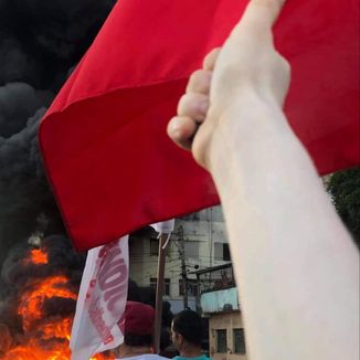 Foto da capa: Outubro Vermeho