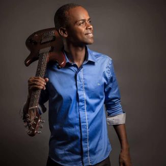 Foto da capa: AVIVA ME