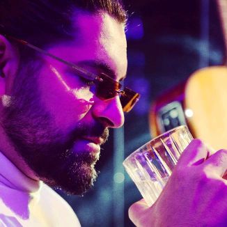 Foto da capa: Cê Vai Beber