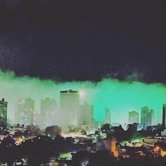 Foto da capa: Night Falls Heavy