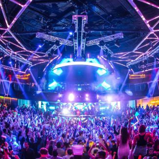 Foto da capa: CAI DEVAGARINHO ATÉ EMBAIXO - ELA BATE