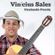 Imagem de Vinícius Sales cantando poesias