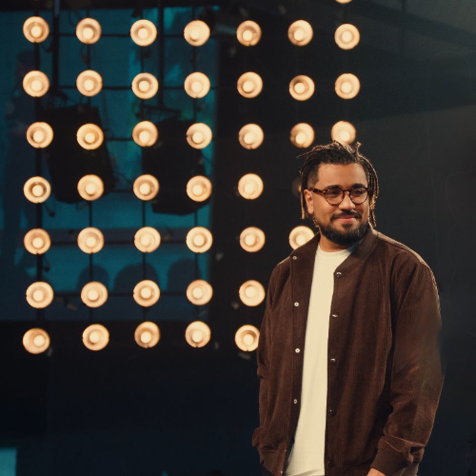 Mudar a mesa, mudar o mundo | Israel Magalhães