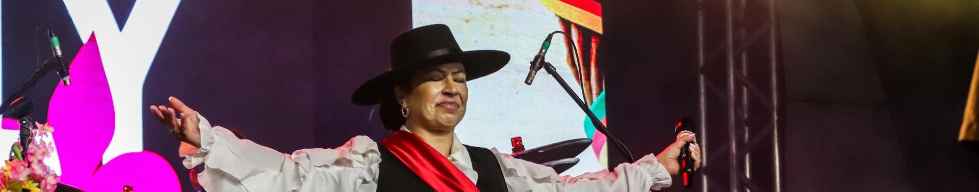 Imagem de capa de kelly collares e banda
